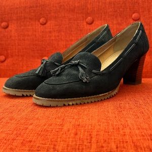 Vintage suede heeled loafers